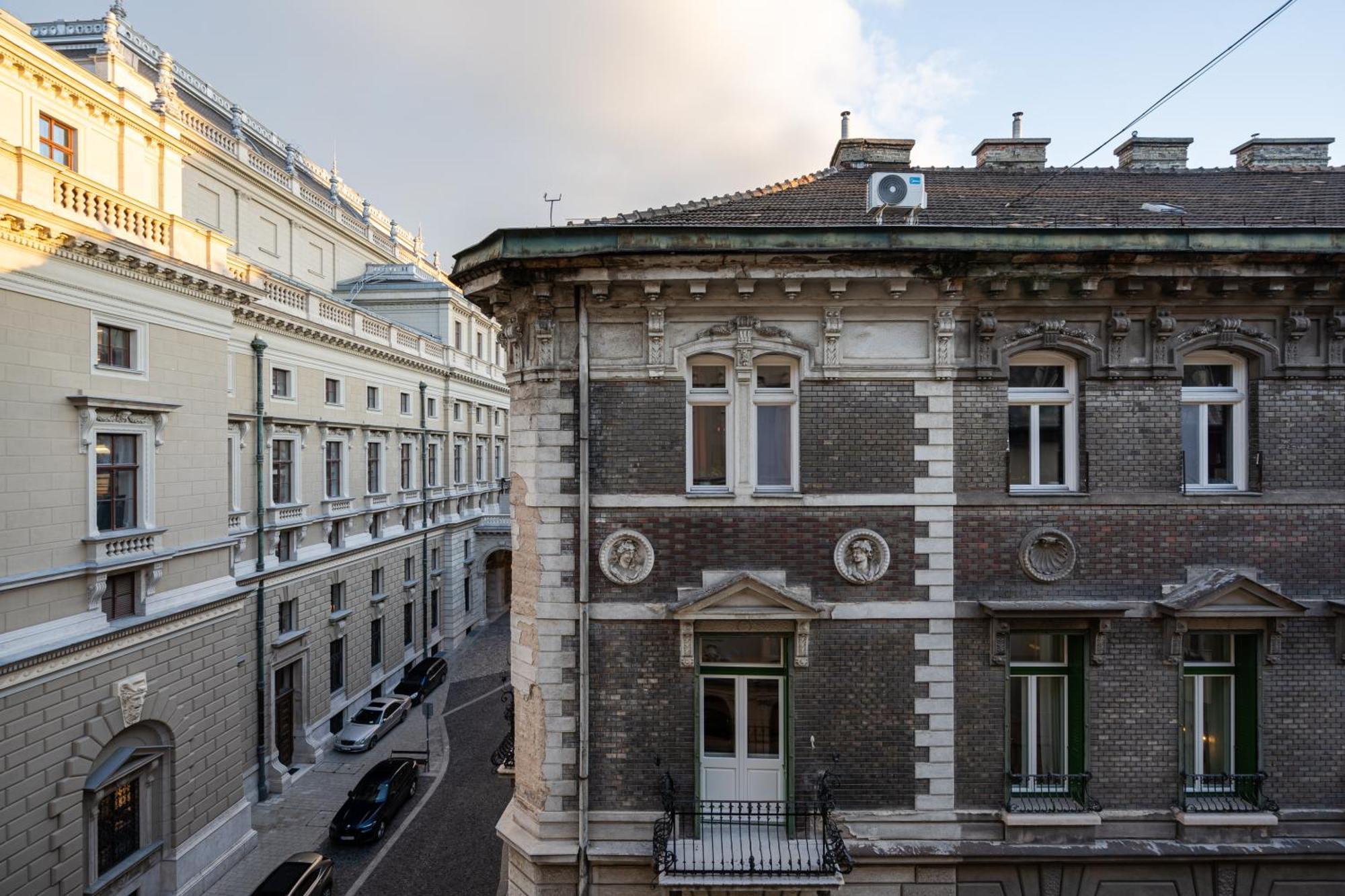Lazar 16 - Royal Opera Suite, Location By Bqa Apartment Budapest