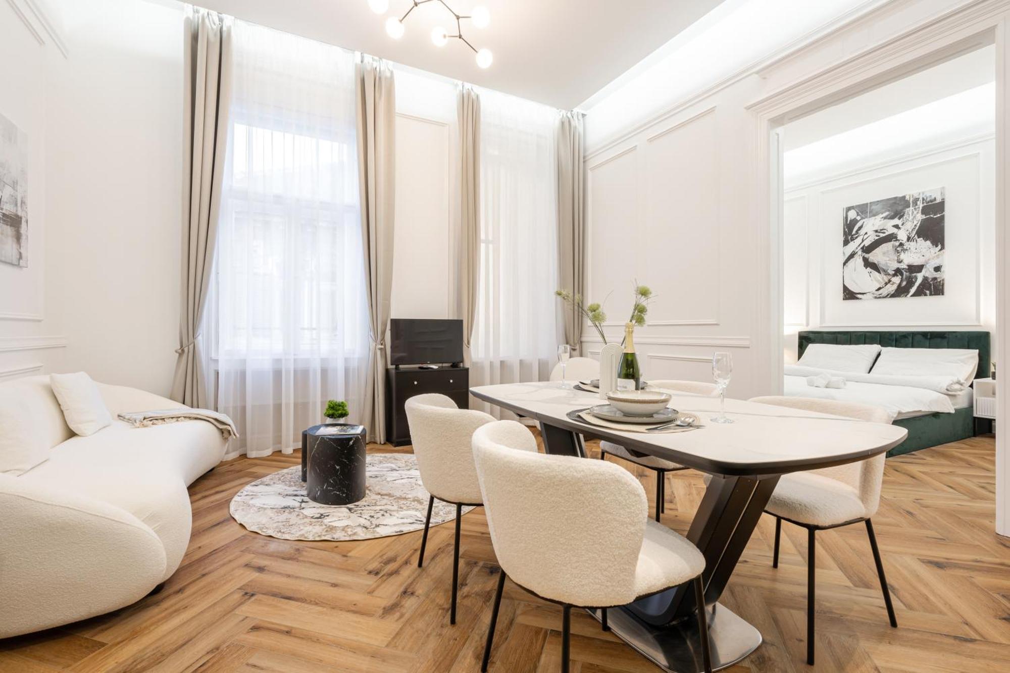 Lazar 16 - Royal Opera Suite, Location By Bqa Apartment Budapest