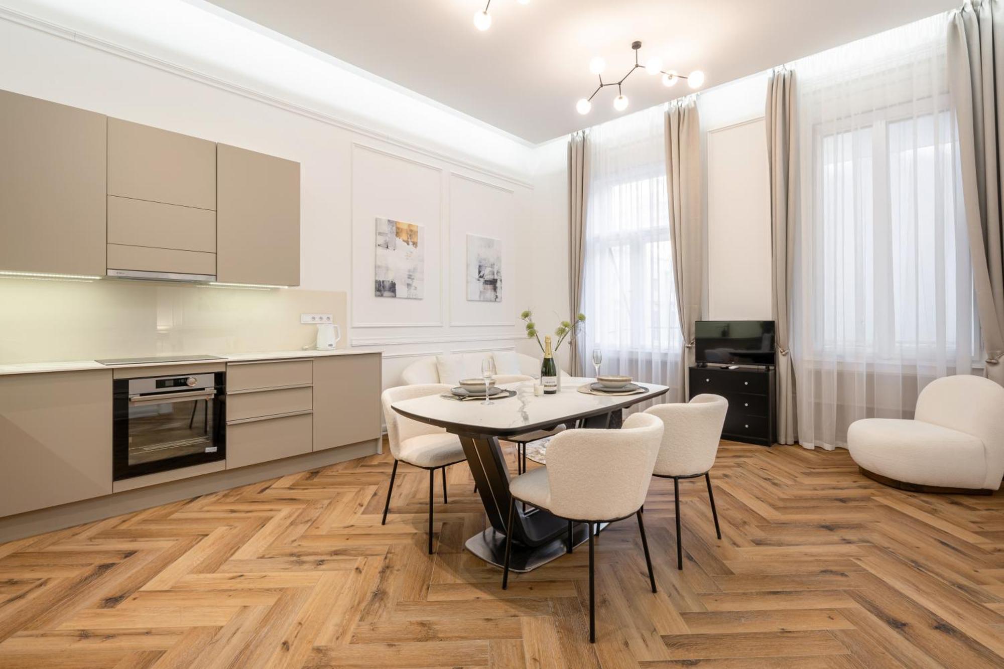 Lazar 16 - Royal Opera Suite, Location By Bqa *