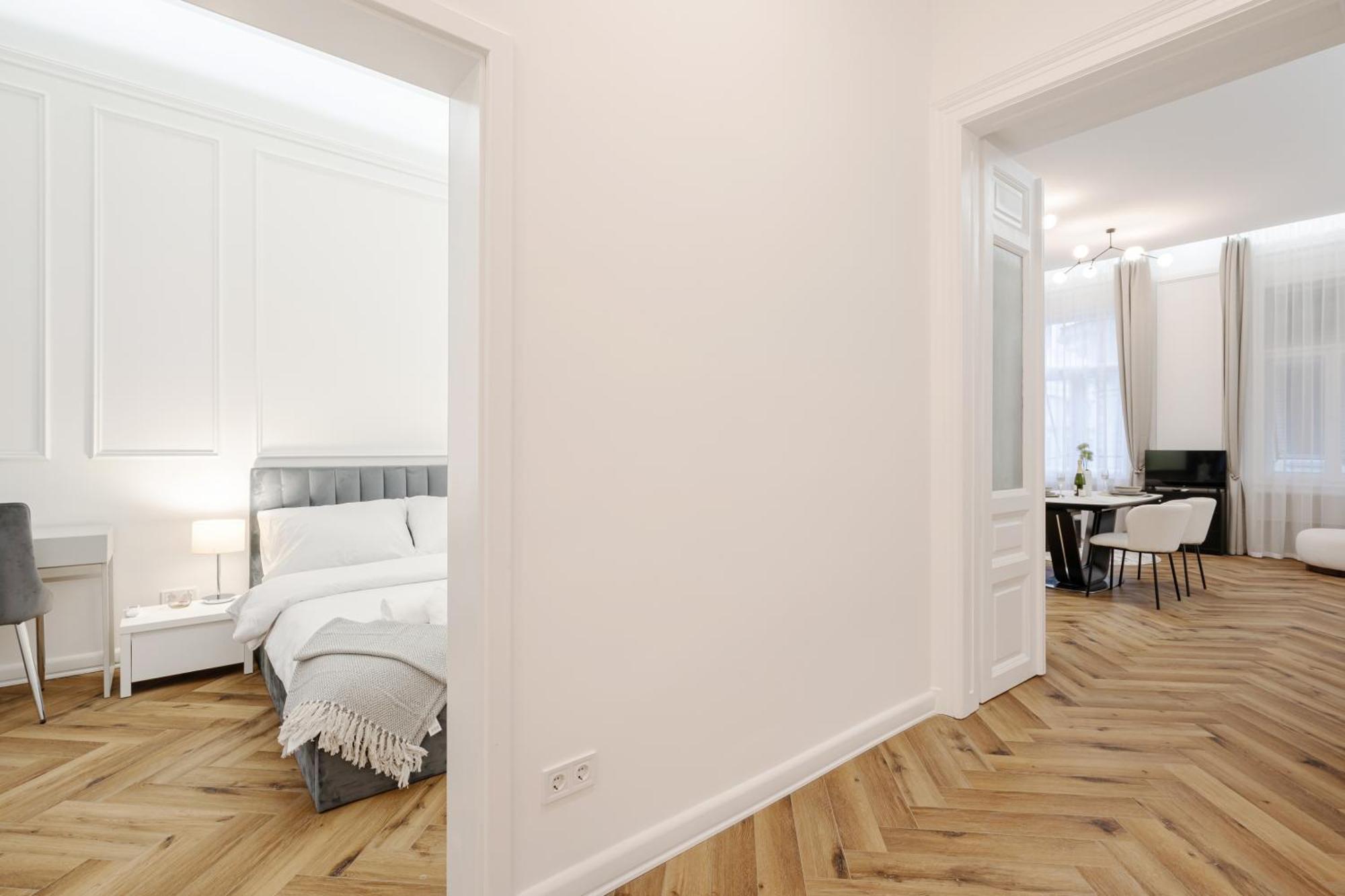 Lazar 16 - Royal Opera Suite, Location By Bqa
