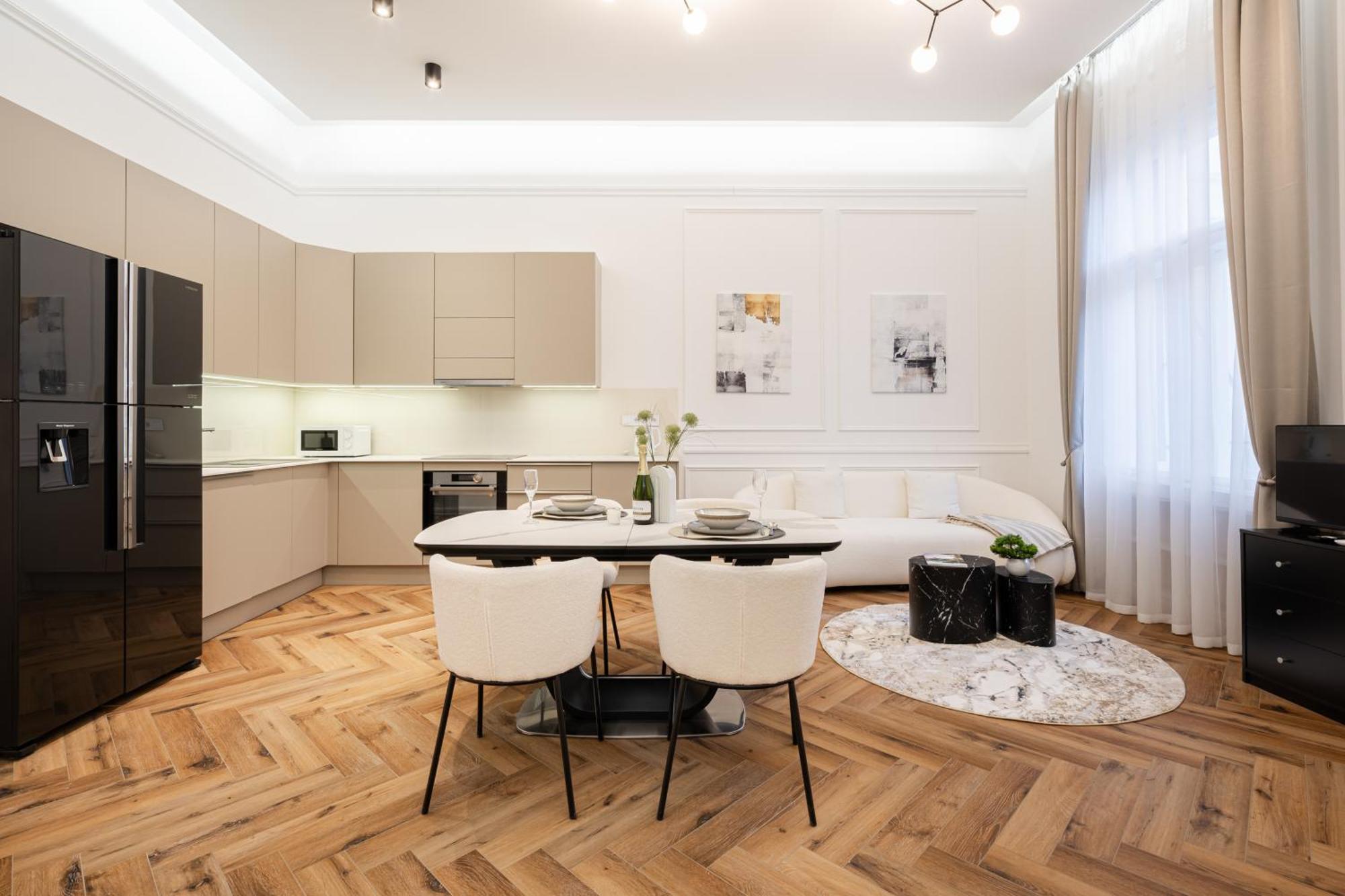 Lazar 16 - Royal Opera Suite, Location By Bqa * Budapest
